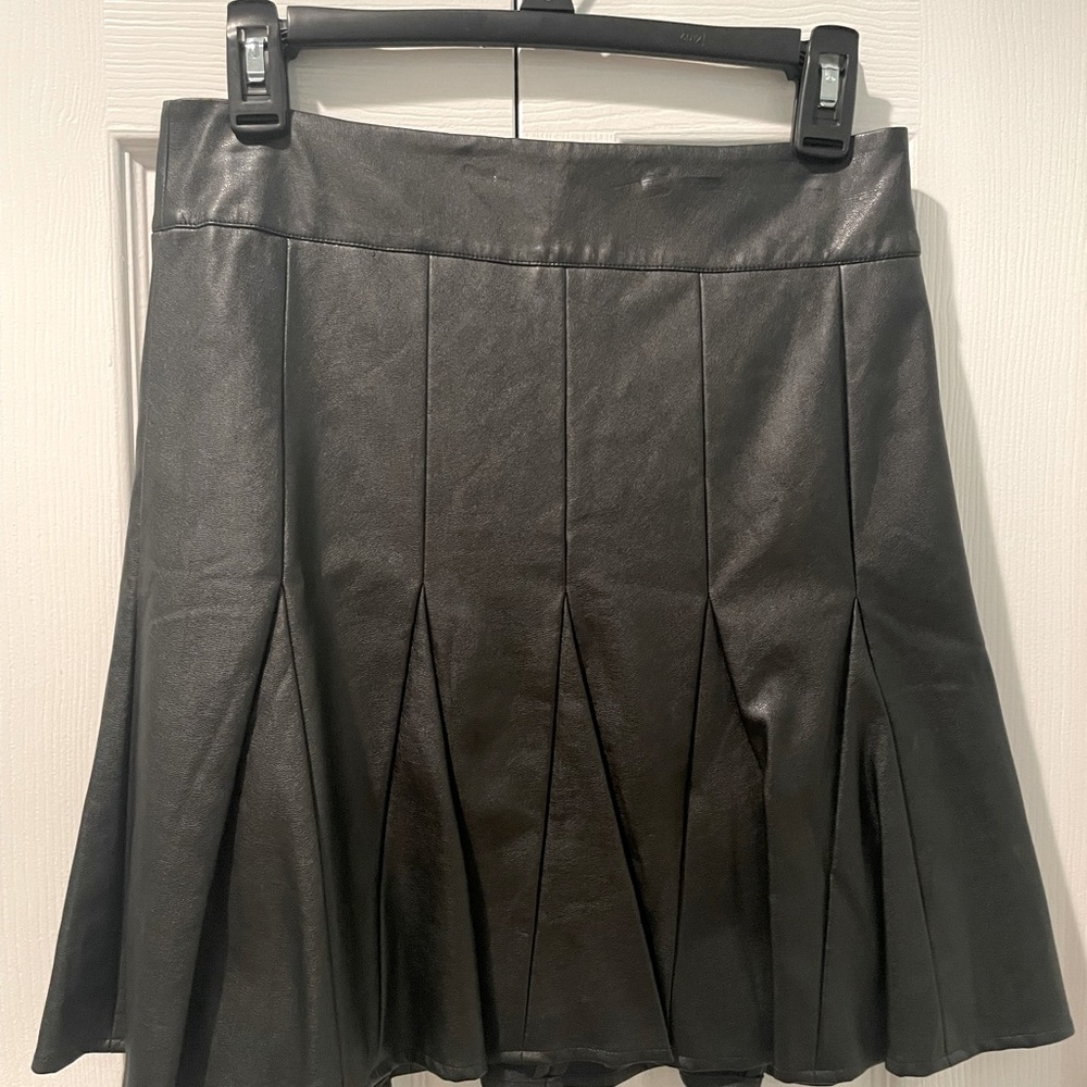 NWT Ann Taylor black faux leather pleated  skirt